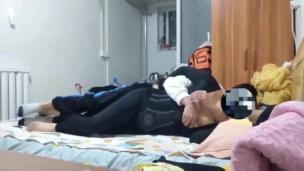 妈妈被儿子操的一直叫儿子,使劲操妈妈把老妈操死 预览截图 2
