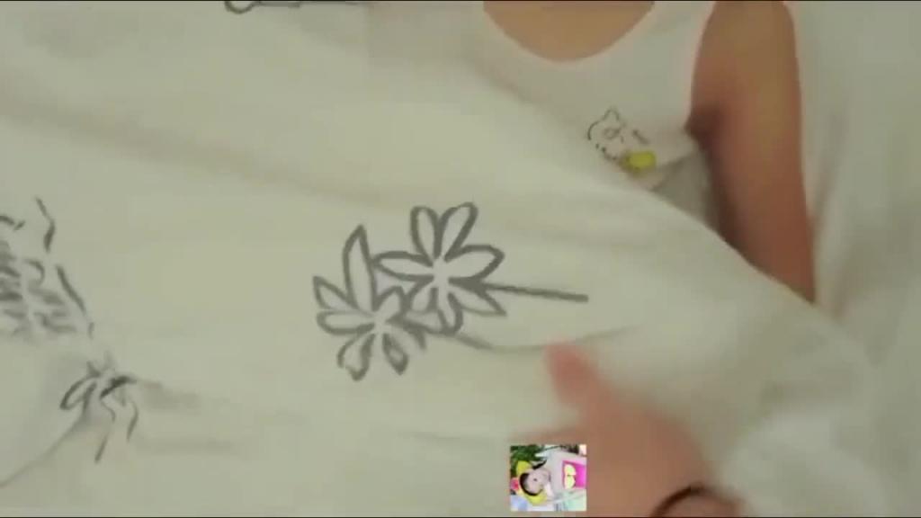 劲爆父女乱伦禽兽父亲强行插入可爱女儿的处女穴里内射精液 预览截图 4