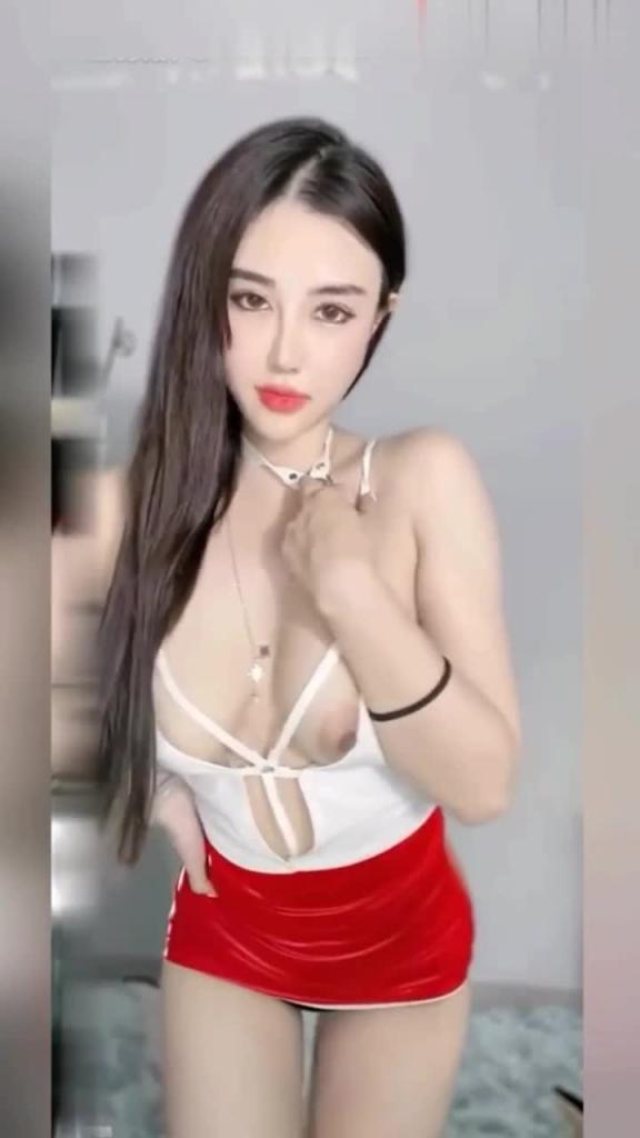 【花椒主播-小鹿乱撞】颜值巨乳女神,骚舞自慰扣逼 预览截图 1