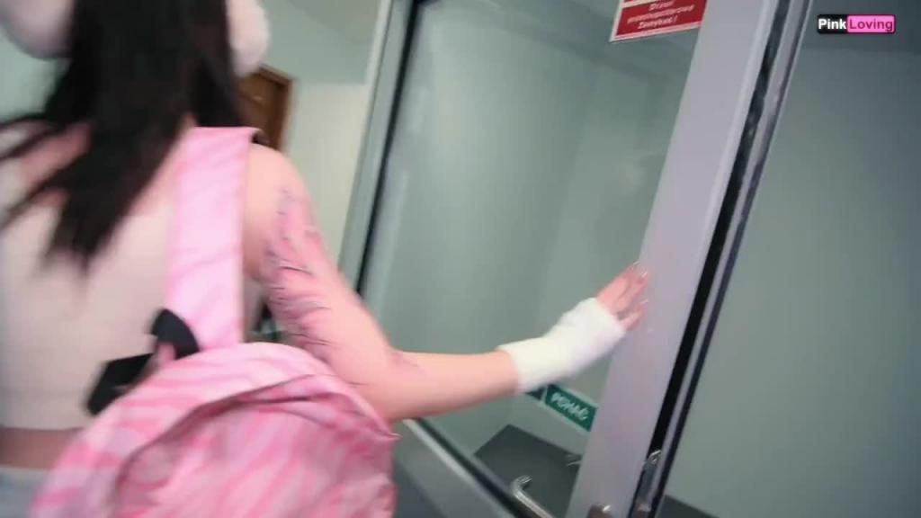 『pinkloving』在商店里遇到一个朋友。商场里不穿内裤 预览截图 4