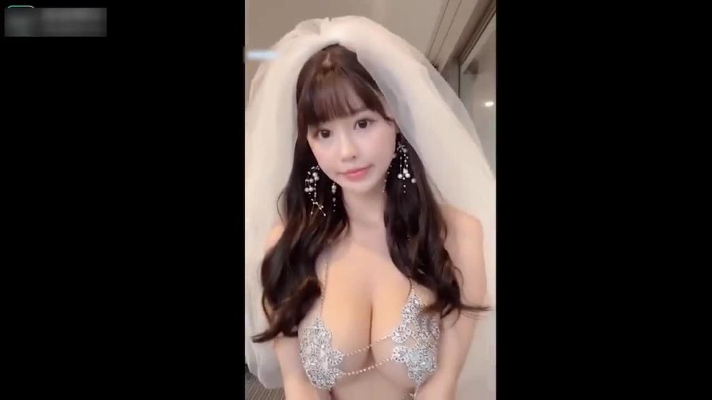 【爆乳女神】喷血诱惑超大尺度婚纱铁链T裤-朱可儿 预览截图 6