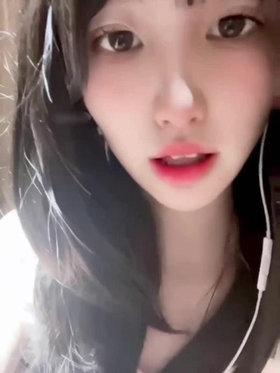 小美女商场自慰喷水 预览截图 2