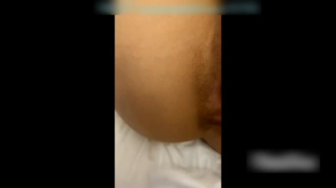 【反差色货-跟女同事出差签合同】女同事上车就迫不及待吃鸡吧,饥渴难耐主动女上位 预览截图 12