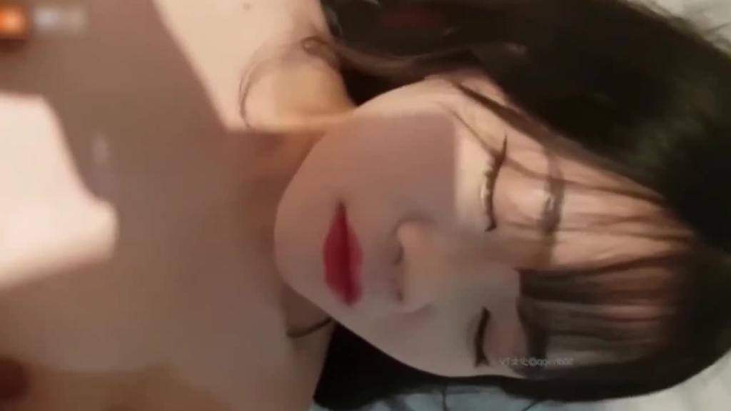 【高中生系列】酒店开房偷吃禁果,被大屌无情破处内射小嫩逼 预览截图 6