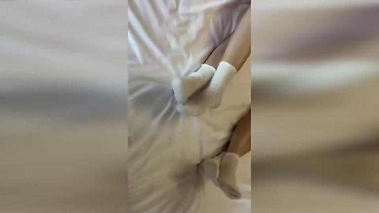 1 【足控必看】以为是兼职足模杯摄影师频频猥亵_真实记录_高价_购入_丝袜美脚学生白袜 预览截图 5
