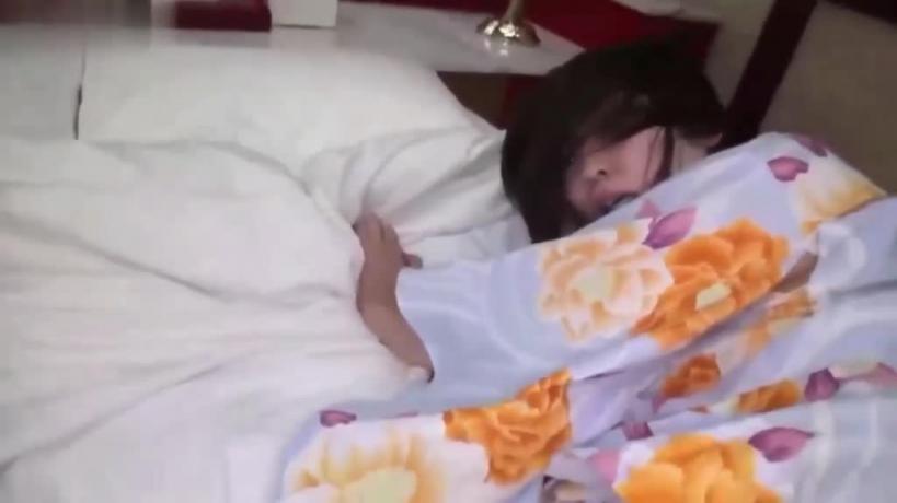 趁哥哥不在家,把嫂子 SM 方式才能操到她,调教的拘束玩法 预览截图 6