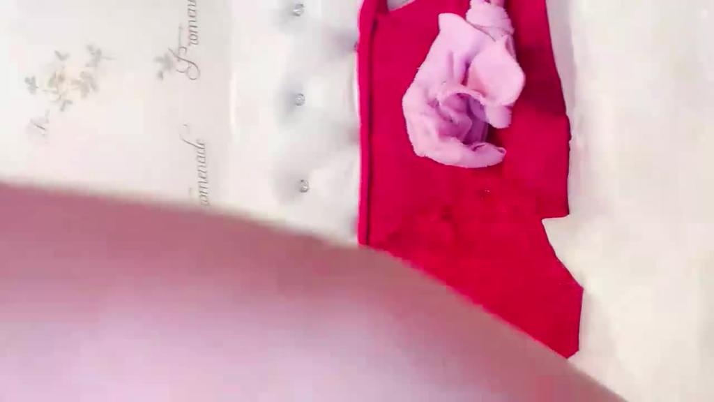 【巨乳美胸】大胸奶妈主动挤奶喷奶 预览截图 5