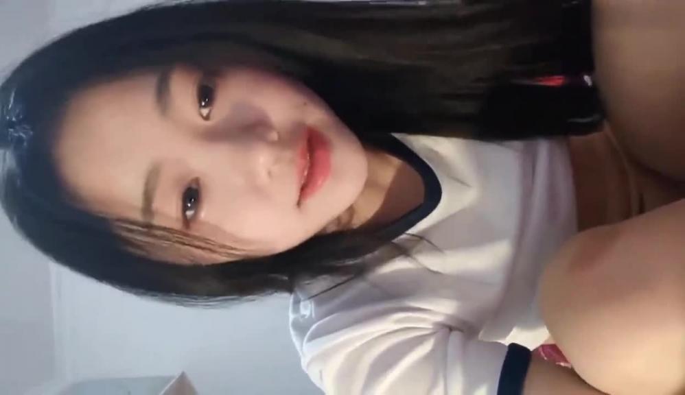 【少女萝莉】高颜值少女萝莉玩弄嫩逼合集! 预览截图 6