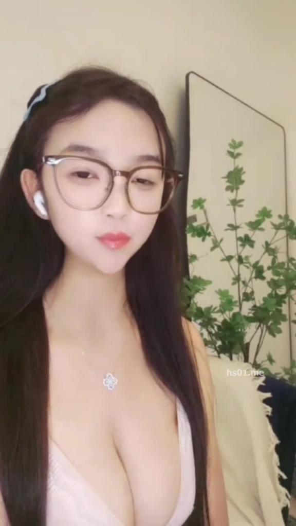 顶级尤物网红巨乳美少女，脱下内裤疯狂自慰 M腿掰开嫩逼特写 预览截图 5