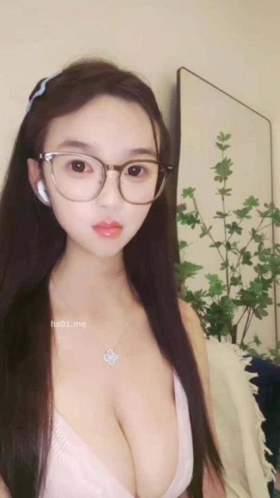 顶级尤物网红巨乳美少女，脱下内裤疯狂自慰 M腿掰开嫩逼特写 预览截图 3