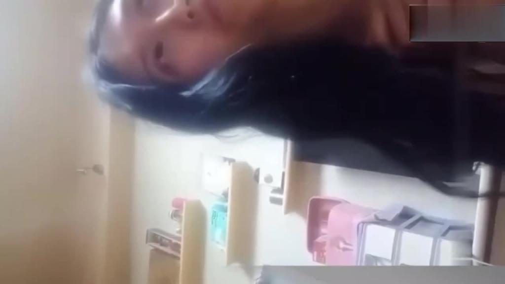 一家三口乱伦奶奶妈妈儿子 预览截图 12