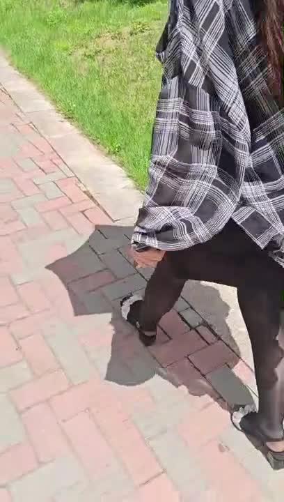 户外被路人看到肛塞，换上豹纹后兴奋的边操边喷水回家被后入内射满满 预览截图 1