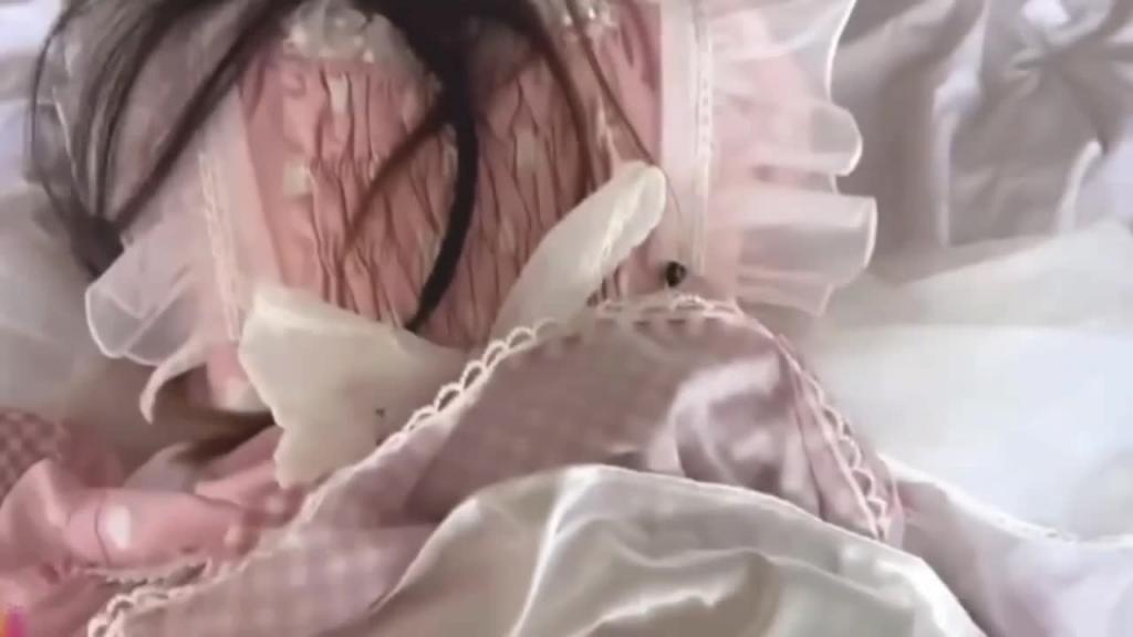 极品洛丽塔少女 深喉吃鸡吧紧致肥妹嫩逼撅起屁股待插直接内射 预览截图 8