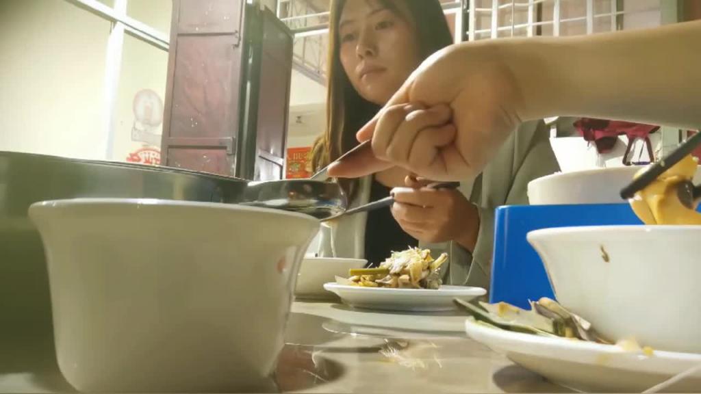 真实绿帽夫妻交换妻群P:我们一起双插你老婆啊,微信上约定先吃饭然后酒店一起双插对方老婆 预览截图 7