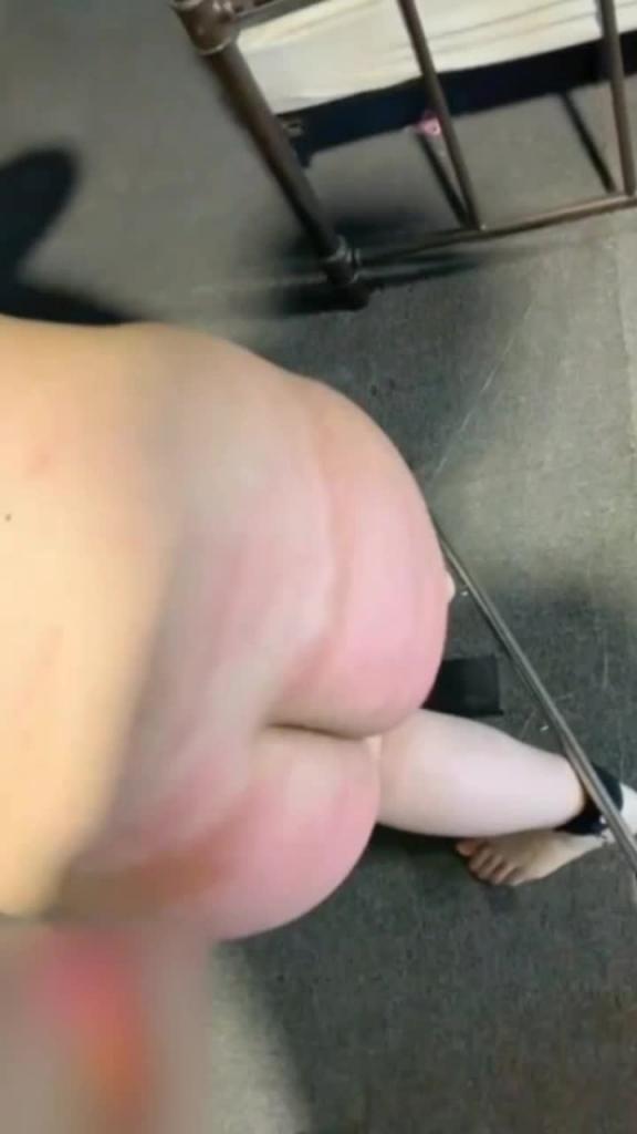 重金约抖音10w粉网红踩脸舔脚拳交倒吊抽打凌辱调教超刺激 预览截图 6
