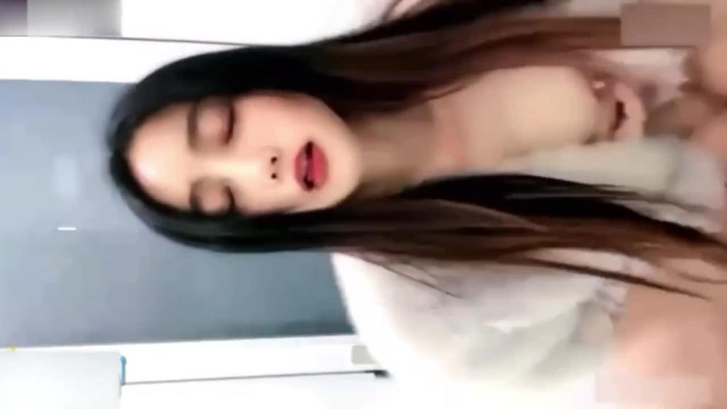高颜值新人小仙女掰穴露奶表情淫荡 预览截图 8
