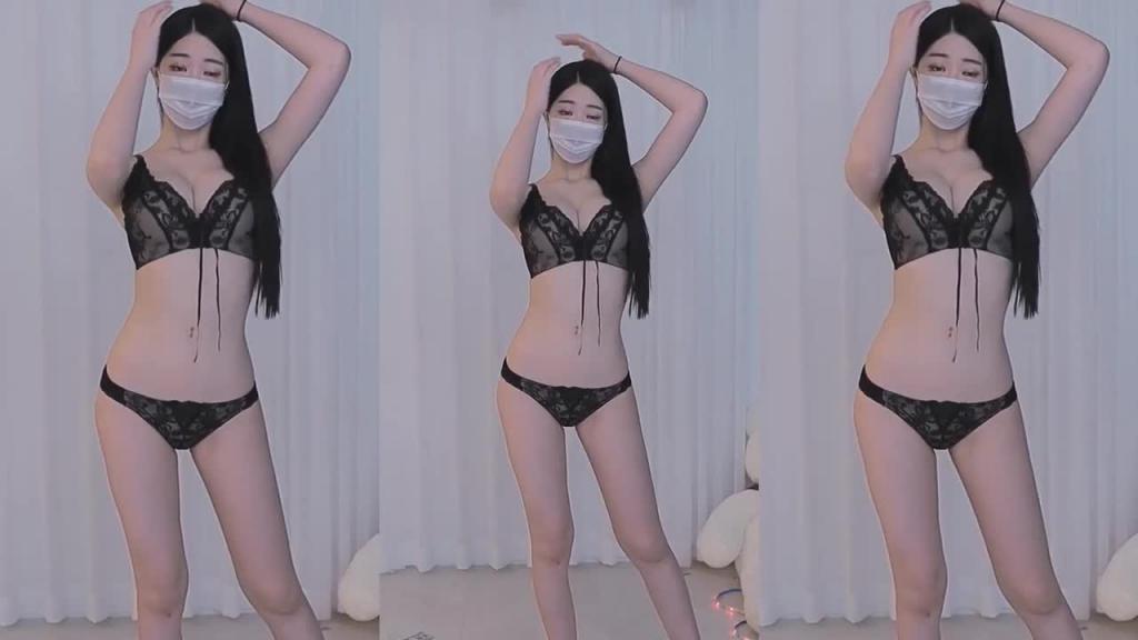 韩国白皮美人主播,超粉嫩乳头看光光 预览截图 2