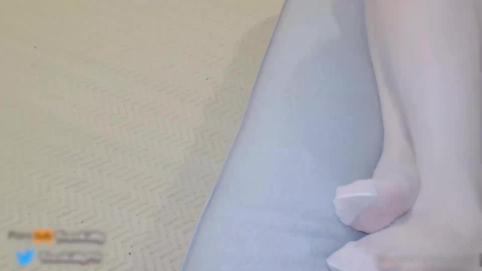 《柚子猫》给制服JK使用媚药 预览截图 1