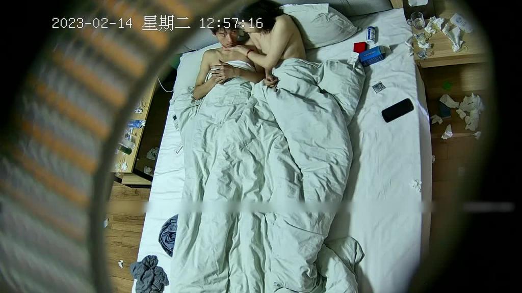 2-情人节舔逼狂魔与反差婊眼镜女友续集小伙笑得很开心 预览截图 8