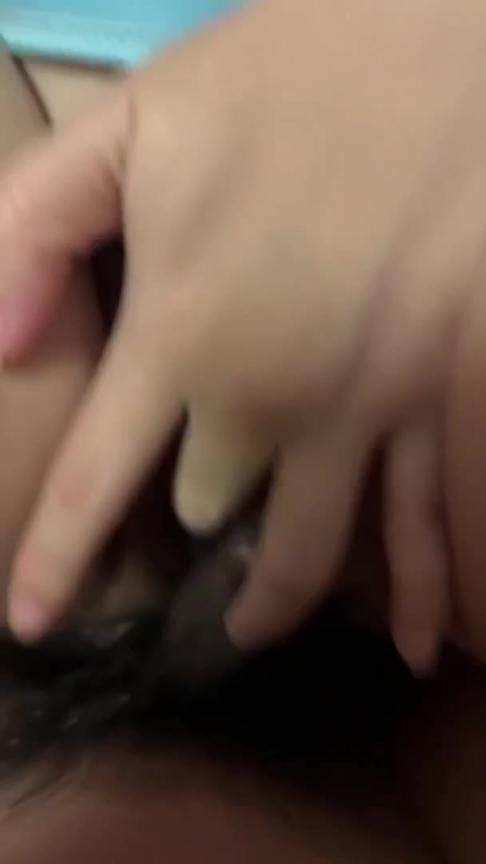 姐姐害羞不愿意露脸,但是对白真的够骚,最后催着弟弟去买避孕药 预览截图 7