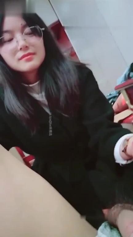 调戏强上师范美女学霸故意不穿内裤在学霸面前露鸡巴 预览截图 2