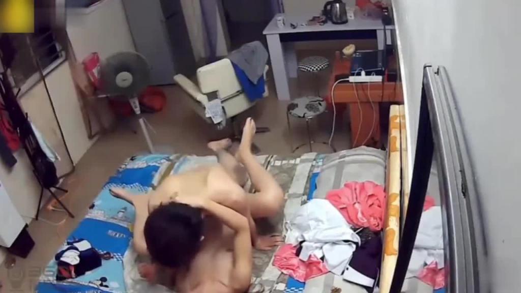 【真实记录】兄妹乱伦激情舔逼,抱在一起聊小时候的事情 预览截图 8