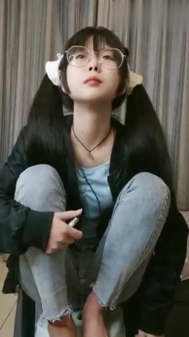 双马尾JK萝莉和同学直播口交后入 预览截图 2