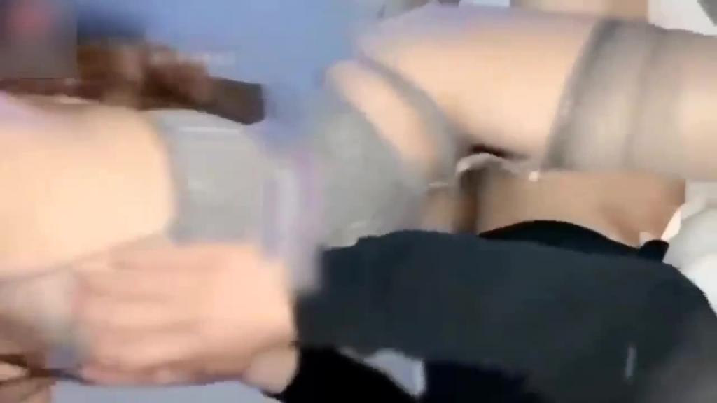 【劲爆泄密】伯爵夫人”3P调教成骚母狗高贵名媛VS精盆母狗 预览截图 9