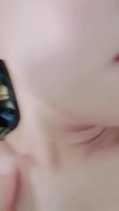 叔叔侄女乱伦软磨硬炮~骚扰在写作业的侄女给她一百块钱看美穴 预览截图 8