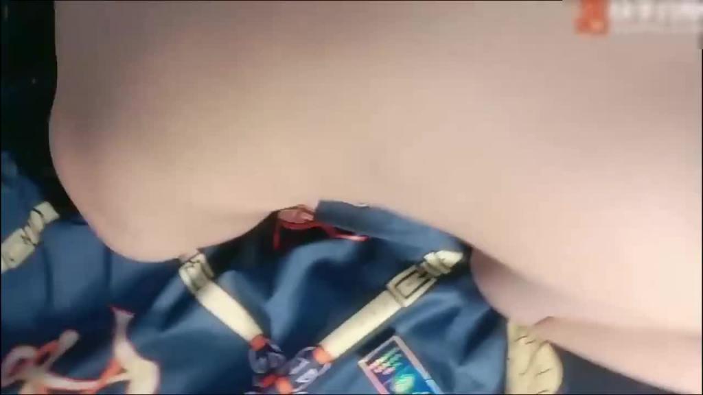 极品无毛刚破处学生被男闺蜜给操了,我当你是好朋友你既然想操我。 预览截图 6