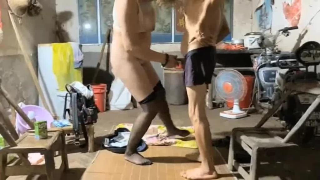 【爷孙乱伦】大也这根鸡巴年轻时候没有少操逼! 预览截图 6