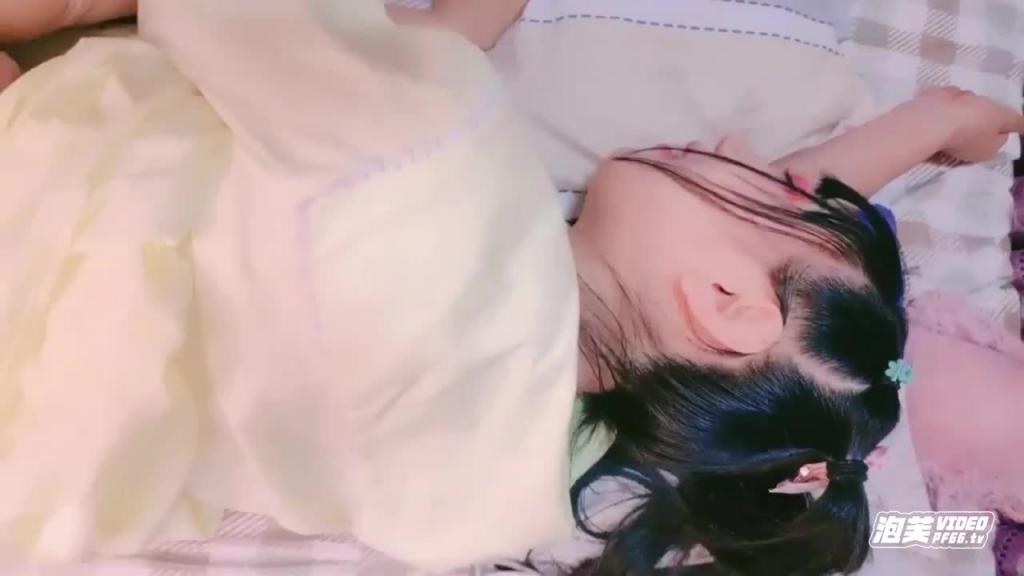 【双马尾萝莉】无毛嫩穴萌妹纸脱下内裤随意玩弄 预览截图 9