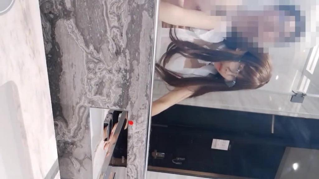 【反差母狗】超嫩蝴蝶逼反差学生母狗被主任爸爸带到酒店爆操操的淫相毕露 预览截图 4