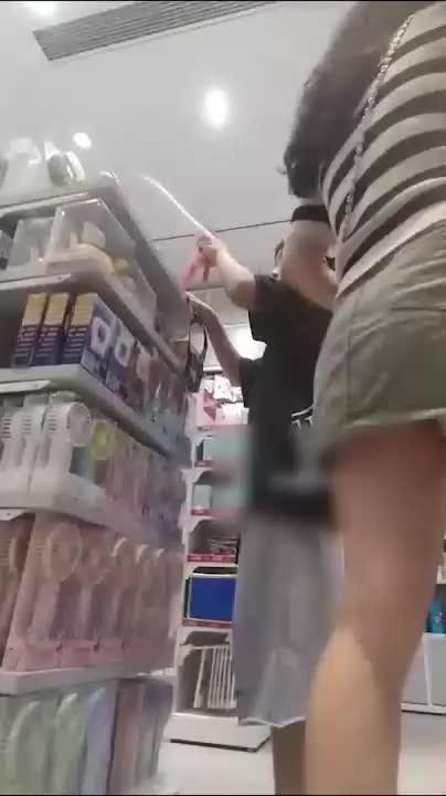 【商场抄底8部合集】高清抄底高颜值大长腿美女裙底是 预览截图 8