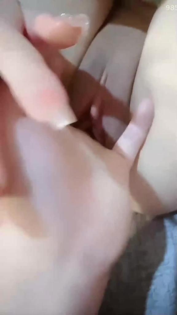 和嫂子激情大战!背着哥哥做爱更刺激!嫂子的皮肤身材真是完美 预览截图 4
