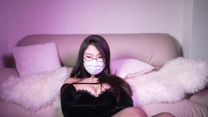 台北娜娜直播福利黑丝铆钉豹纹 预览截图 4