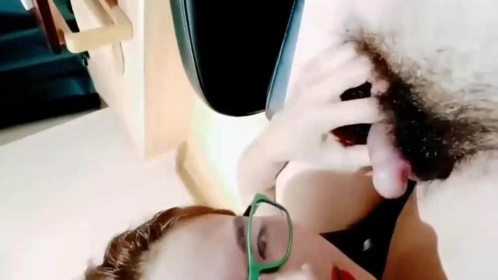 【母女大秀】极品母女服侍小哥哥的帝王享受 预览截图 1