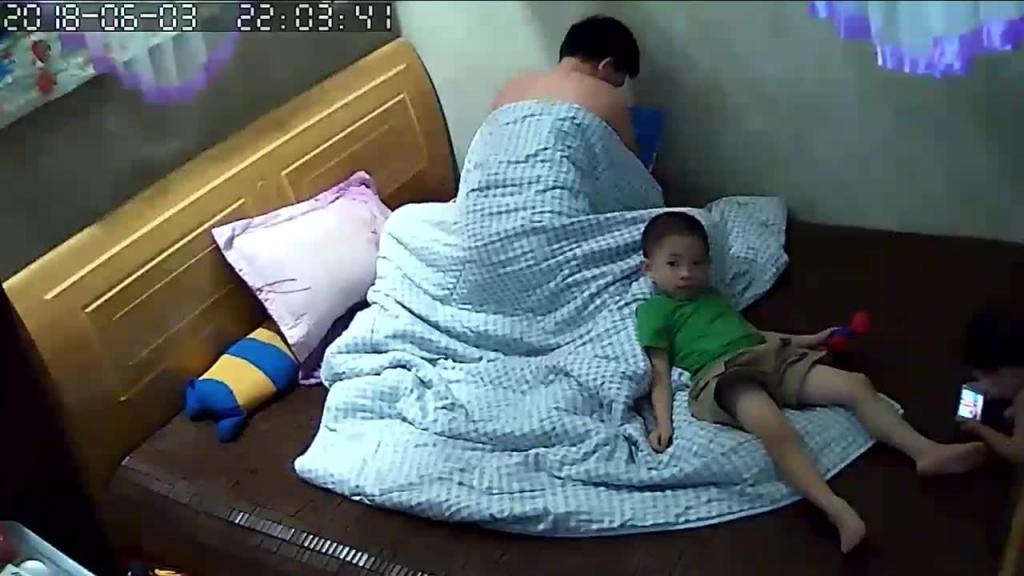 家庭监控-爸爸教儿子怎么操妈妈 预览截图 9