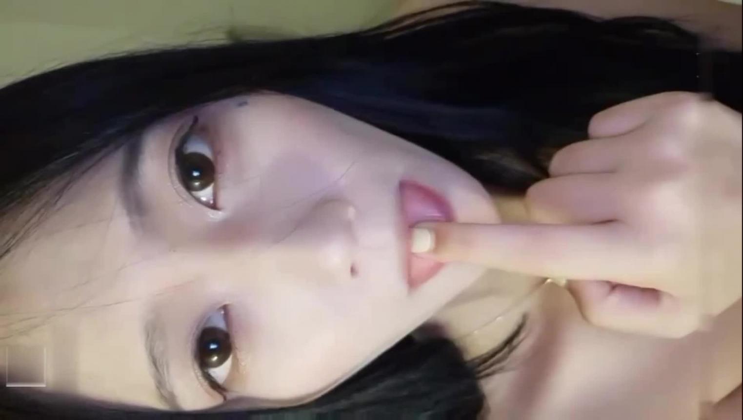 【重磅推荐】史上最清纯抖音网红终于脱了粉穴自慰且看且珍惜 预览截图 12