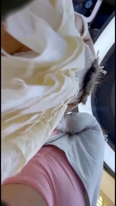 商场偷拍2位超级气质美女 一个来大姨妈了内裤有小翅膀 预览截图 7