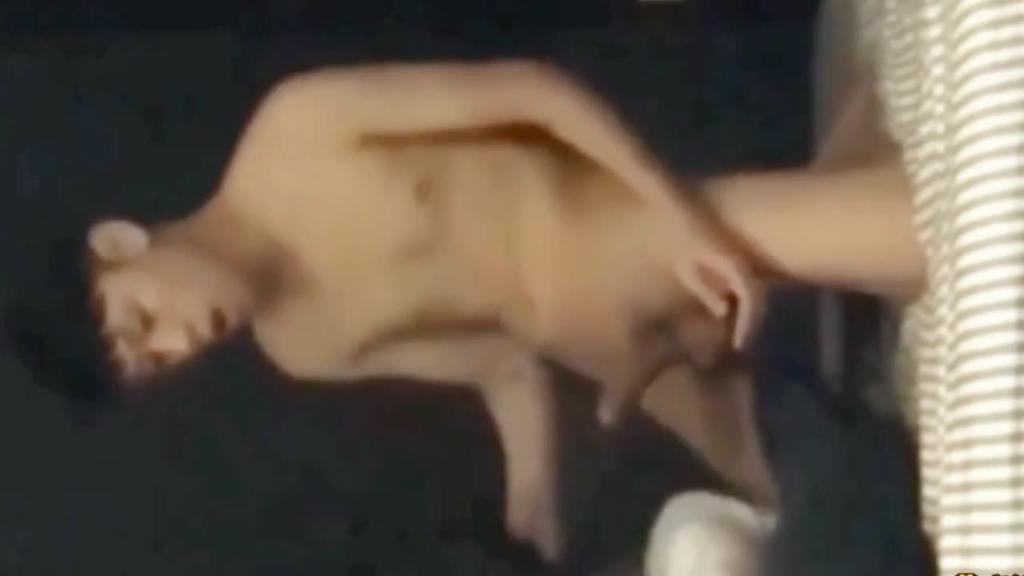 真实母子乱伦,长腿黑丝单亲妈妈与儿子大战三百回合 预览截图 9