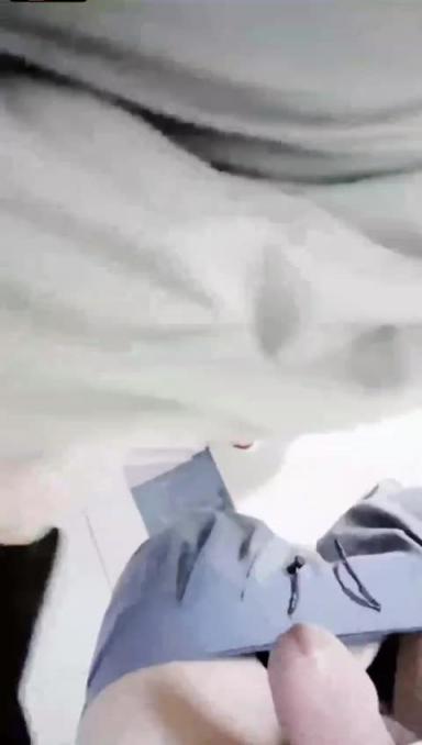 【强奸少妇邻居】在美女邻居儿子面前操他妈妈被孩子发现了激动的直接内射 预览截图 4