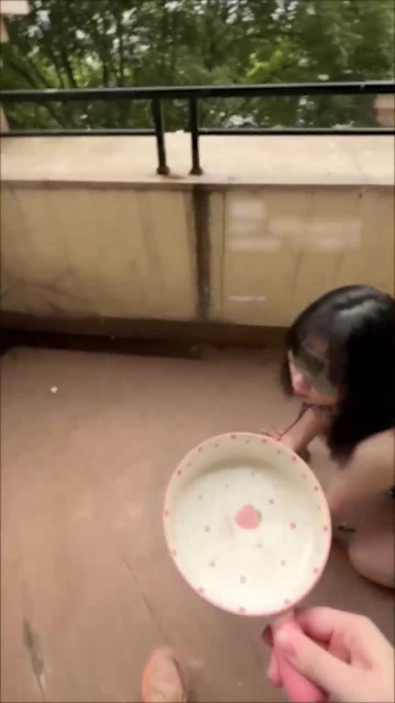 【虐恋调教❤️巨乳女神】乳女神最新大尺度私拍《阳台上的狗》蒙眼全裸调教 预览截图 11