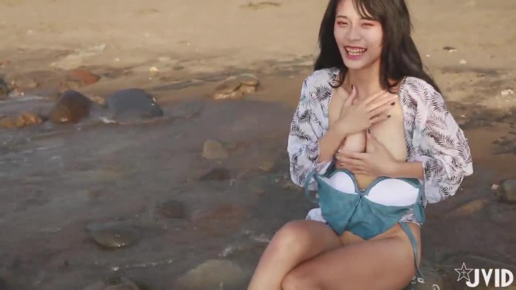 芳语超完美妙龄身材 绝美巨乳夏日性感比基尼 在激情海岸把女孩弄湿就「淫」了 预览截图 6