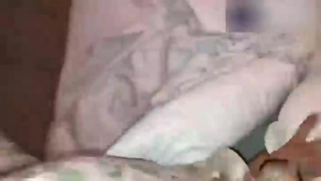 【乱伦小侄女】趁她父母不在家带到酒店射精在逼逼上 预览截图 6