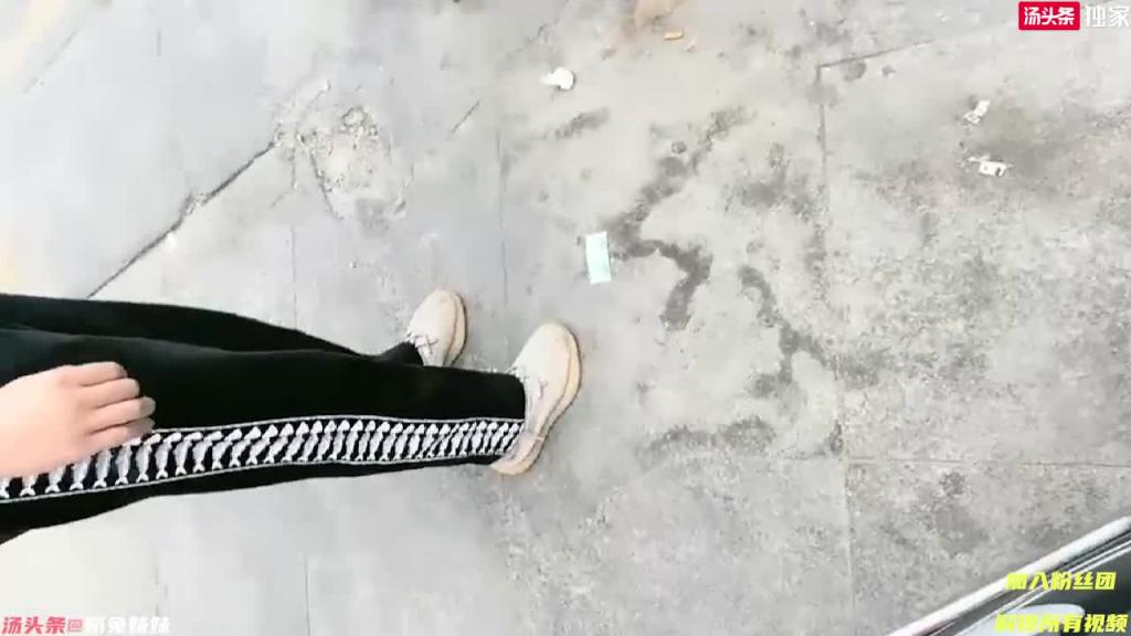 身材极似杭州郑女士的少妇 户外勾引修理部老板 假借面试到饭店厕所操屄 预览截图 5