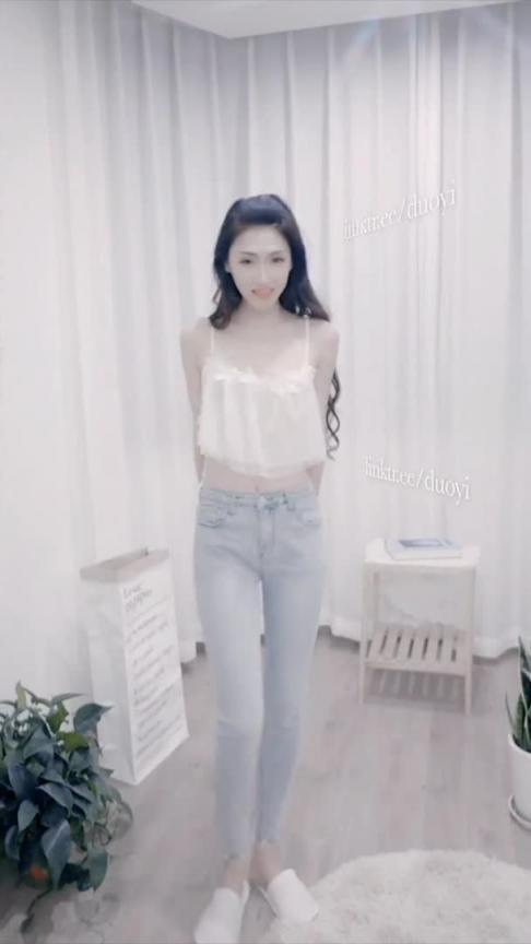 漂亮模特穿开档牛仔紧身裤 预览截图 1