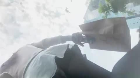 【真实抄底】广州大型商场偷拍事件，小姐姐居然没有穿内裤毛毛都露出来了 预览截图 6