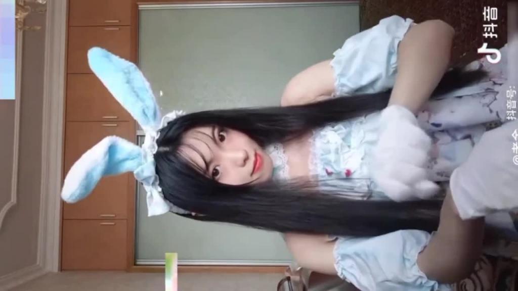 【抖音182W粉丝网红】蛇信子姐姐,网红人前端庄人后骚母狗吞精足交,各种制服完美驾驭,为微博网友扒出曝光 预览截图 12