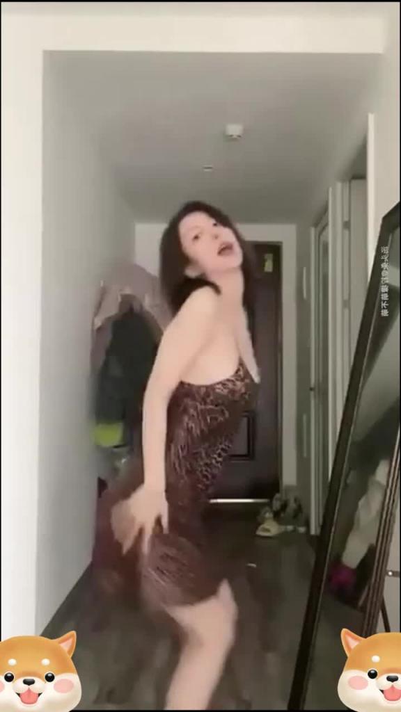 高颜值中英混血儿周舟，自拍不雅视频被男友曝光 预览截图 1